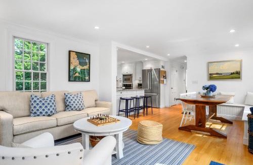 Wianno House | Osterville Retreat – A/C, WiFi Pet-Friendly