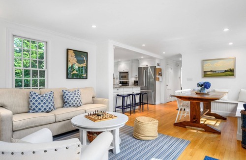Wianno House | Osterville Retreat – A/C, WiFi & Pet-Friendly
