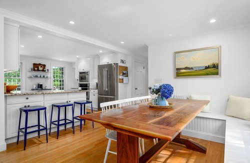 Wianno House | Osterville Retreat – A/C, WiFi & Pet-Friendly