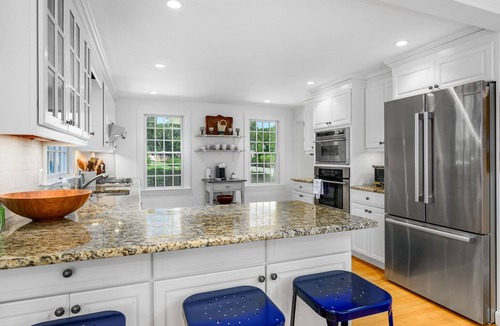 Wianno House | Osterville Retreat – A/C, WiFi & Pet-Friendly