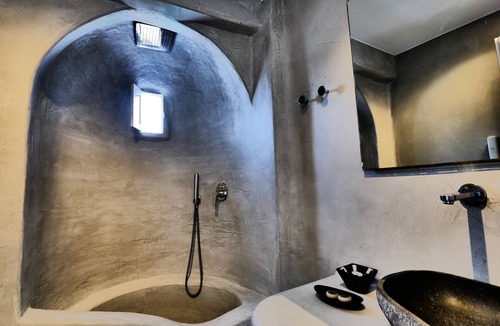 Drafaki Hotel | Ostraco Suites