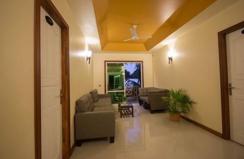 Ukulhas Hotel | Ostrov Beach