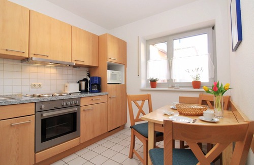 Ostseebad Kuhlungsborn Apartment | Ostseeblick - Fewo Fehmarn 22: 1-room apartment close to the beach with large balcony