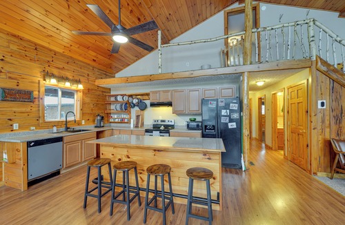 Oswegatchie Cottage | Oswegatchie River Cabin w/Kayaks + Fire Pit!