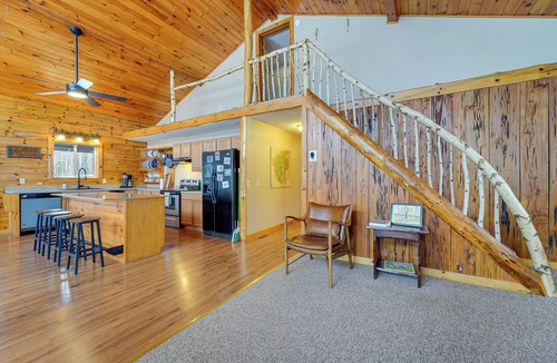 Oswegatchie Cottage | Oswegatchie River Cabin w/Kayaks + Fire Pit!