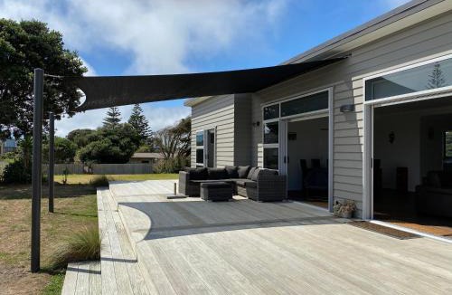 Otaki Beach House | Otaki Beachfront Getaway