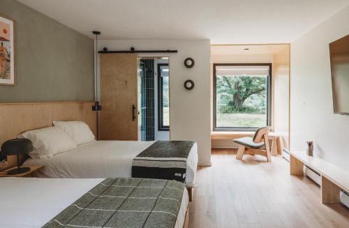 Newfane Hotel | Otherland Hotel
