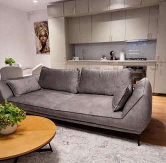 Tunari Apartment | Otopeni Transit Stay-Free Parking- Self Check-in