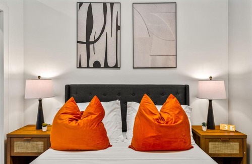 Pendleton Apartment | OTR 1 Bed Suite Free Parking Gym Pool Clubroom