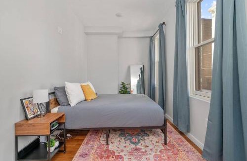Over-the-Rhine Apartment | OTR off Vine St, Queen Bed, Wifi, Fully Equipped, 50in TV, Sleeps 3ppl, 2nd Fl