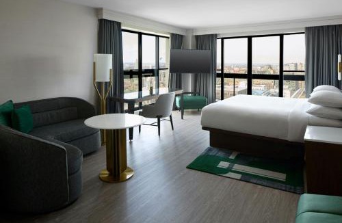 Byward Market - Parliament Hill Hotel | Ottawa Marriott Hotel