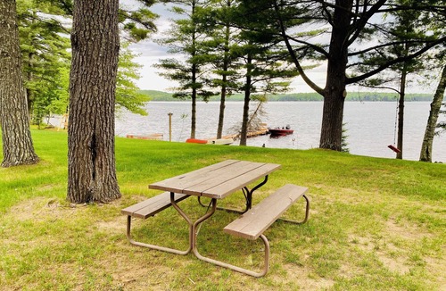 St Germain Cabin | Otter Place: Lakefront Cabin, Generator, Wi-Fi, FREE Firewood, No Cleaning Fee!