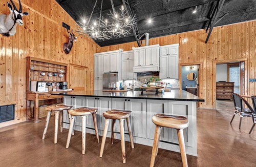 Fayetteville House | Ottobahn Farm, Quiet Farm Home on River 15 min from UofA