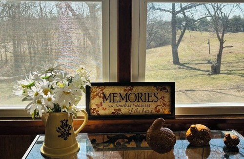 Grafton House | Our 80-Acre Farm, Lake, Nature Trail, Bonfires, Starry Nights 2 Miles Grafton