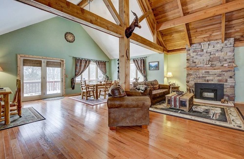 Delavan Lake Cabin | 🌲 Our Cabin Is Ready When You’re Ready🌲