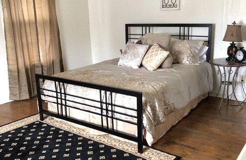 Gallipolis House | “our little checkered past” Gallipolis No cleaning fee and no Taxes all include.