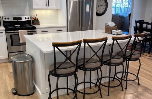 Edmonds House | Our Nest Edmonds: Sleeps 10/Gourmet Kitchen/Sport Court/Amenities Galore/5⁕hosts
