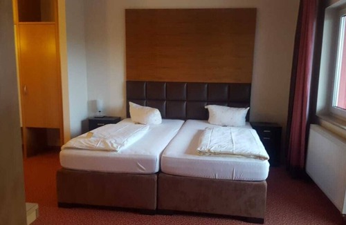 Igersheim Apartment | Our spacious domicile exclusively for your group!