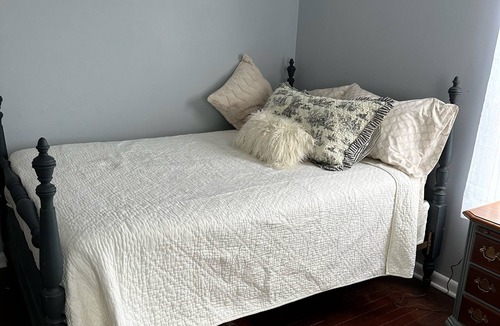 Laurens House | Out in Left Field Home in Country Farm setting