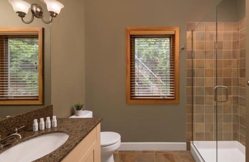 Vernon House | Outback Lakeside Vacation Homes
