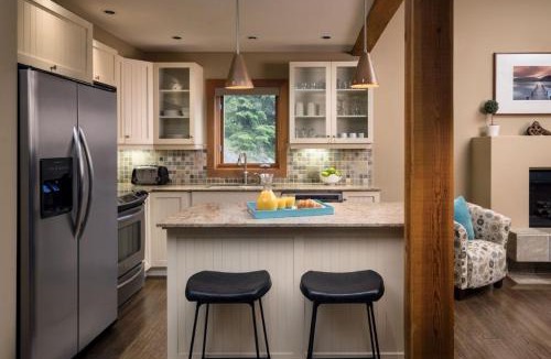 Vernon House | Outback Lakeside Vacation Homes