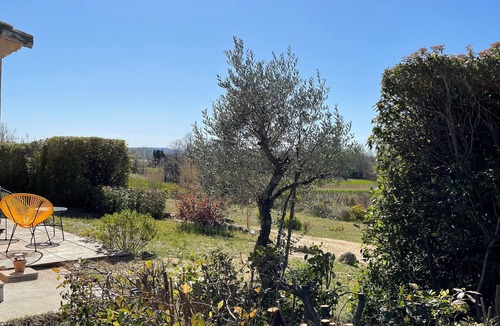 Visan House | Outbuilding with private pool amidst vineyards