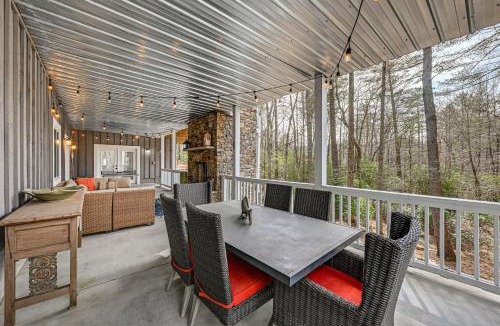 Sapphire House | Outdoor Fireplace + Views ‘Mountain Bearadise’