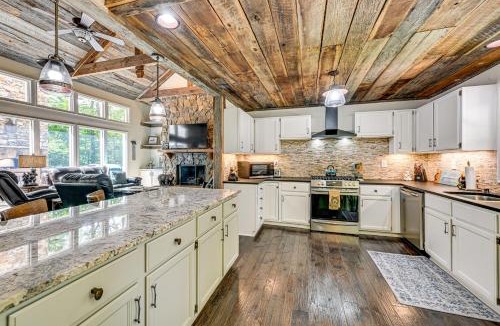 Sapphire House | Outdoor Fireplace + Views ‘Mountain Bearadise’