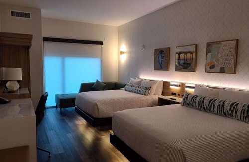 Lauderdale Beach Hotel | Outdoor Getaway! Three Comfy Units Near Beach and Attraction