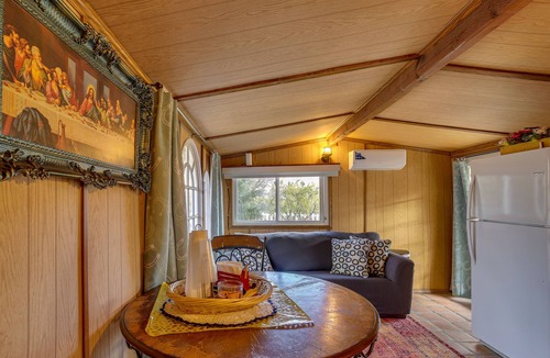 Morongo Valley Cabin | Outdoor Kitchen: Mtn-View Morongo Valley Cabin!