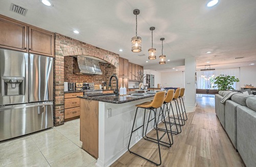 Limona Improvement Cottage | Outdoor Oasis! Group Getaway w/Pool in Brandon