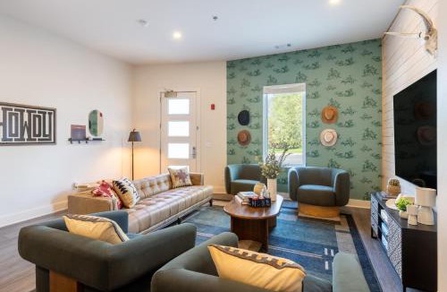 Five Points Apartment | Outrider 1022 by AvantStay Private Balcony Minutes to Broadway Downtown