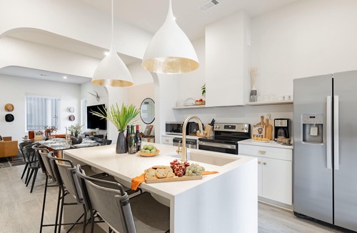 Five Points Apartment | Outrider 115 by AvantStay | Private Rooftop Patio, Close to Broadway