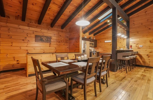 Sugar Grove Cabin | Outside Inn | Hocking Hills, Hot Tub, Views