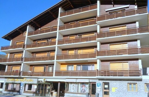 St. Luc Apartment | Outside : on the 3rd floor of a 5-storey building at the entrance to the village, elevator, south-fa