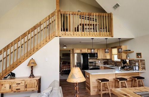 Jim Thorpe Ski Chalet | OUTSTANDING COUPLES RETREAT IN EXCLUSIVE LAKE COMMUNITY IN JIM THORPE