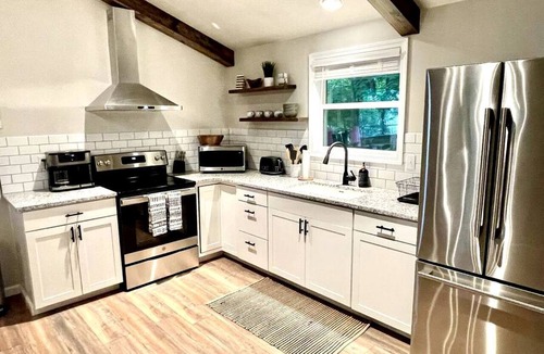 Cadiz Cottage | Outstanding Lakefront Cottage with Fire Pit in Cadiz, Kentucky