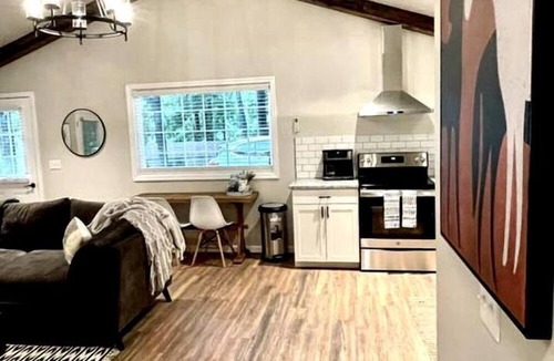 Cadiz Cottage | Outstanding Lakefront Cottage with Fire Pit in Cadiz, Kentucky