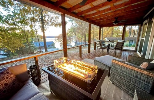Cadiz Cottage | Outstanding Lakefront Cottage with Fire Pit in Cadiz, Kentucky