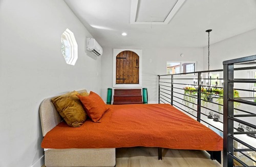 Paige Cabin | Outstanding Luxurious Dome with Mini Golf, Outdoor Bath, Sauna and Lake Views in Elgin, Texas
