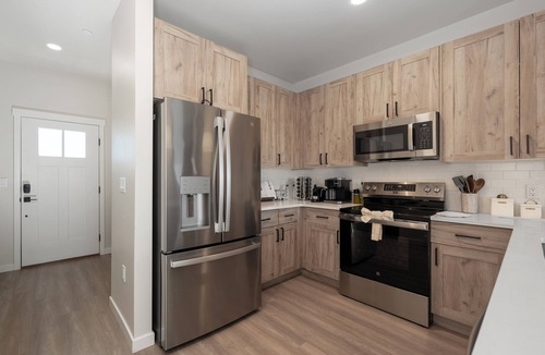 Granby House | Outstanding Pet Friendly 2 bed luxury townhome & lots of amenities