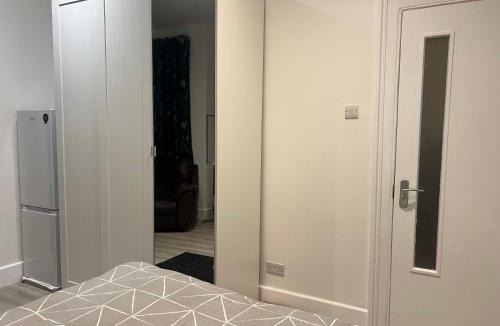 West Ealing Apartment | Outstanding Studio Flat in West Ealing