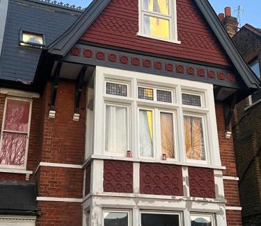 West Ealing Apartment | Outstanding Studio Flat in West Ealing