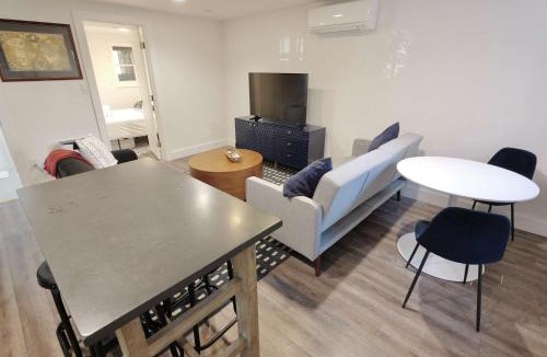 Mount Pleasant Apartment | Over on Oak St