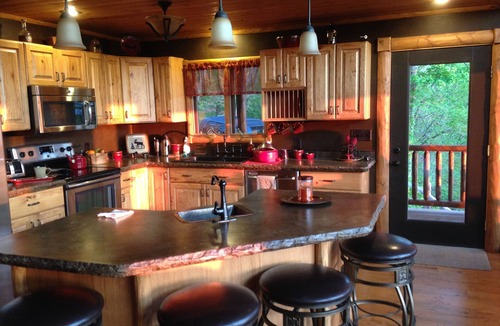 Whittier Cabin | "Over the Edge" Cabin with Amazing Views! Reduced rates for June !