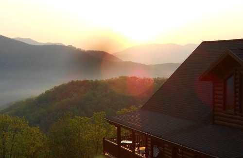 Whittier Cabin | "Over the Edge" Cabin with Amazing Views! Reduced rates for June !