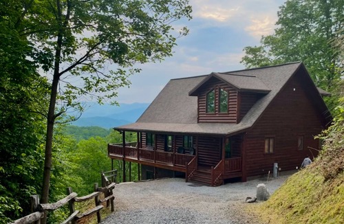 Whittier Cabin | "Over the Edge" Cabin with Amazing Views! Reduced rates for June !