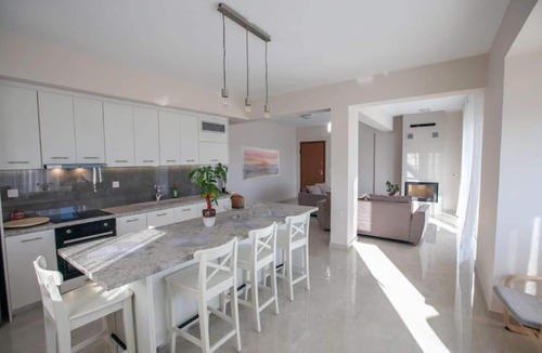 Lefkakia Condo | Over the horizon