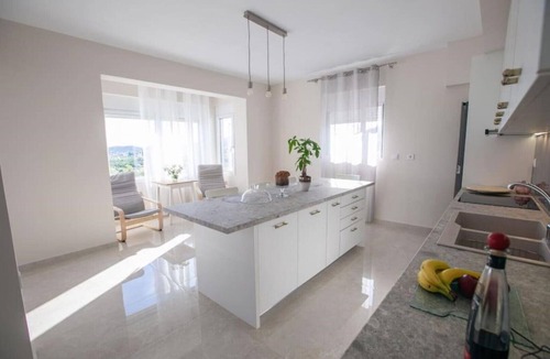 Lefkakia Condo | Over the horizon