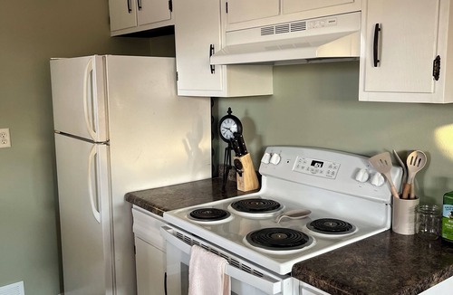 Eau Claire Apartment | Overhill & Pine - Cozy Convenient Haven; King Bed; Full Kitchen; Off St Parking